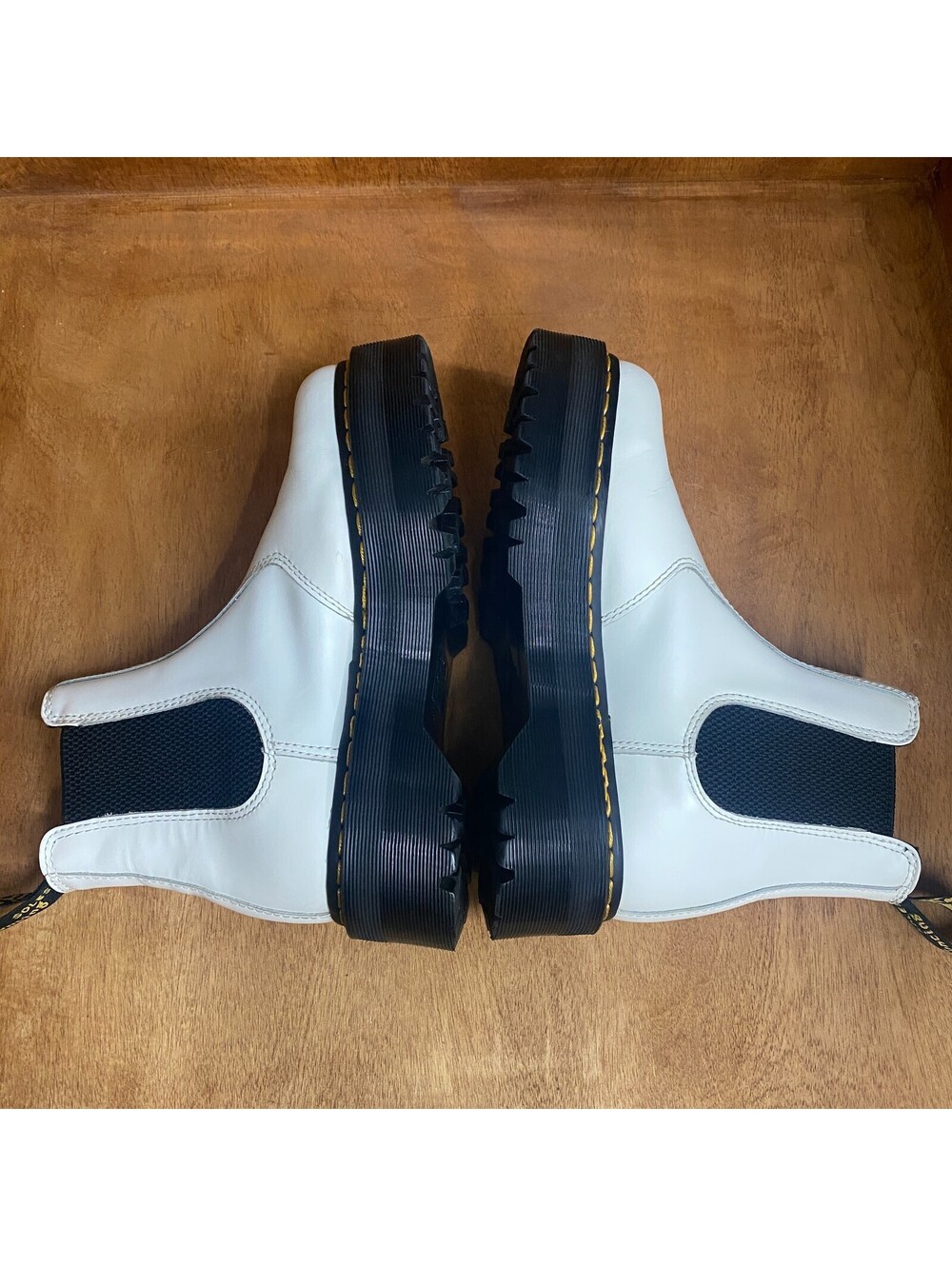Dr Martins 2976 Quad Platform Chelsea Boots Smooth White Leather Women 8 AirWair - Picture 4 of 15